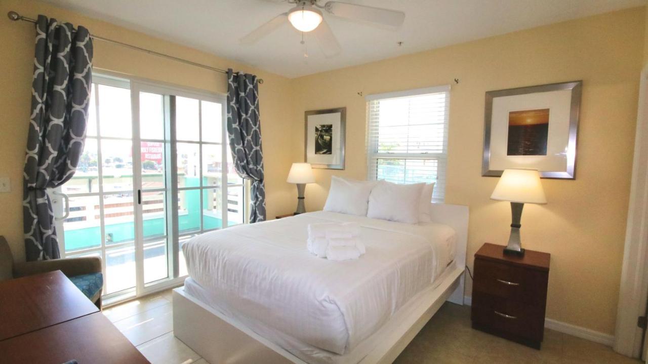 Johns Pass Condo'S- Fully Remote St. Pete Beach Bagian luar foto